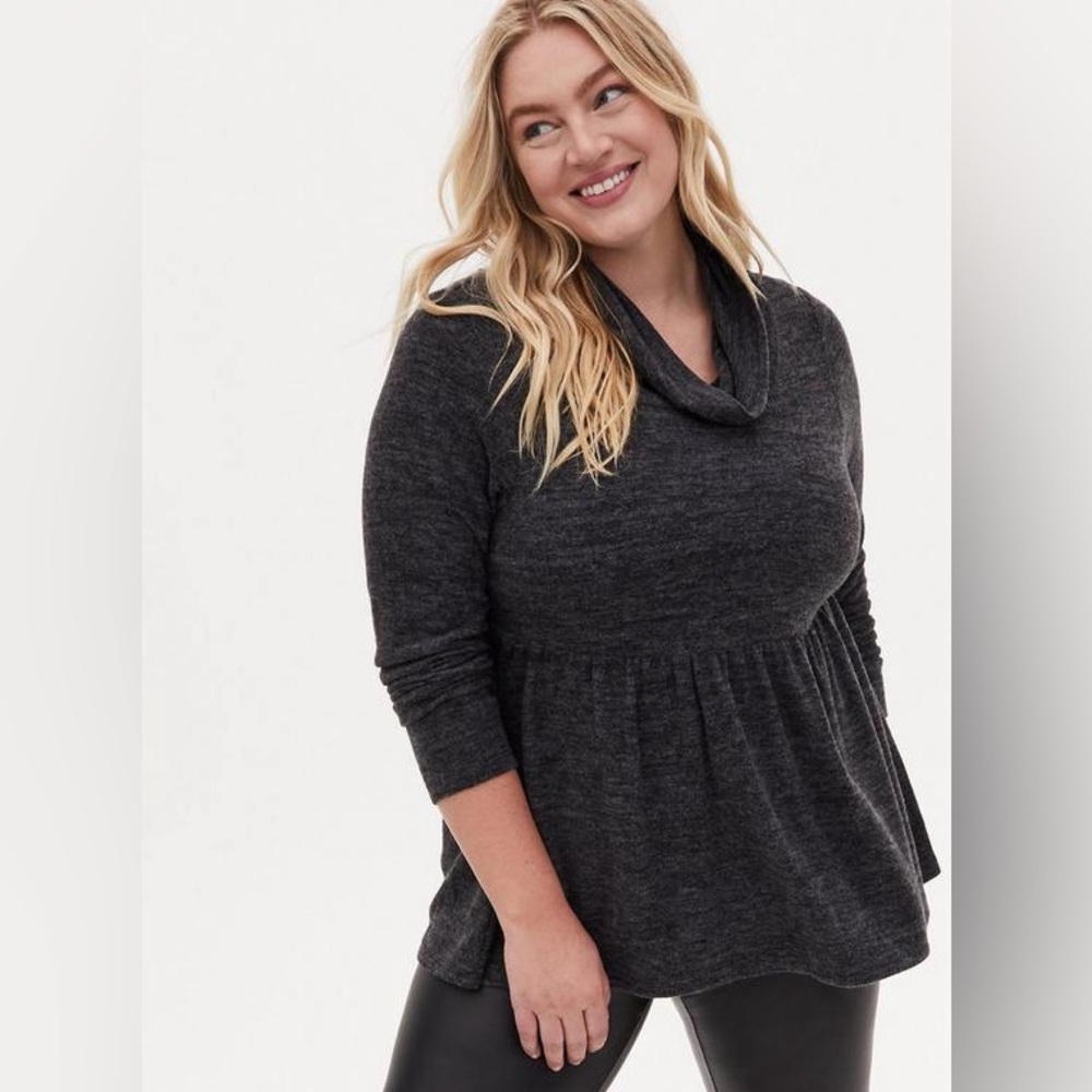 Torrid Super Soft Plush Cowl Neck Babydoll Top in new condition - size 4 - Picture 2 of 6
